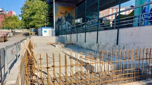 EH Bildu respalda a los vecinos de Zorrotza en sus quejas por los vestuarios municipales en la explanada de Astillero