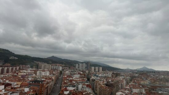 San Ignacio llega con un tiempo más fresco y con lluvias débiles en Euskadi