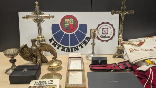 Detenido en Getxo por robar cálices, crucifijos y reliquias de más de 300 años de una iglesia de Algorta