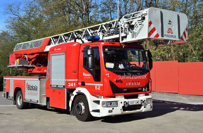 Bomberos de Bizkaia viajan a Galicia para entrenar sobre el terreno y compartir experiencias