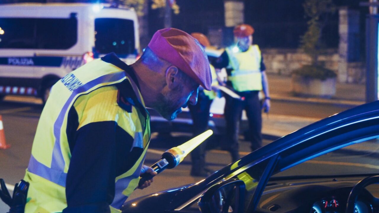 La Policía Municipal de Bilbao intensifica los controles de alcohol y drogas para evitar accidentes