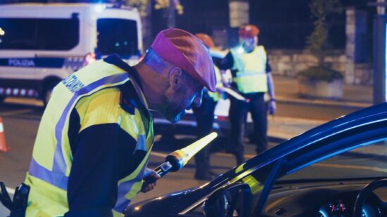 La Policía Municipal de Bilbao intensifica los controles de alcohol y drogas para evitar accidentes