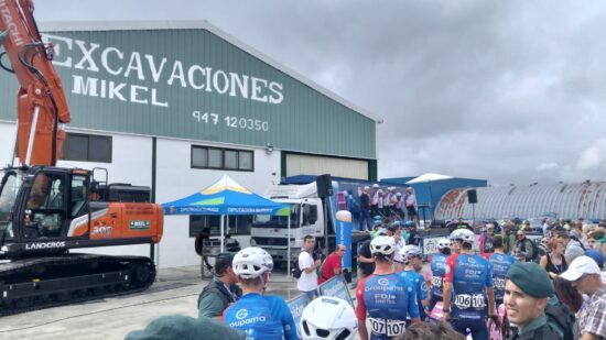 La Vuelta a Burgos convierte Las Merindades en escaparate mundial del ciclismo