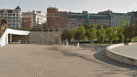 La fuente de los chorros del Guggenheim Bilbao cierra por los conciertos de Aste Nagusia