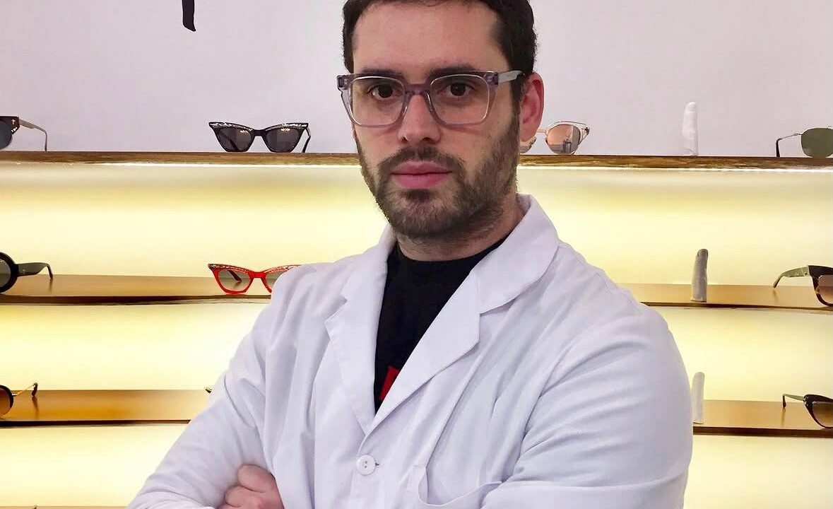Imanol, optometrista: «Un minuto mirando el eclipse puede estropearte la vista para siempre»