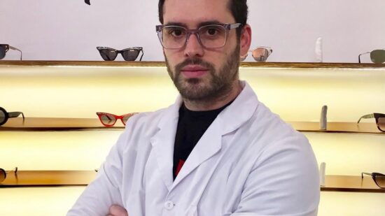 Imanol, optometrista: «Un minuto mirando el eclipse puede estropearte la vista para siempre»