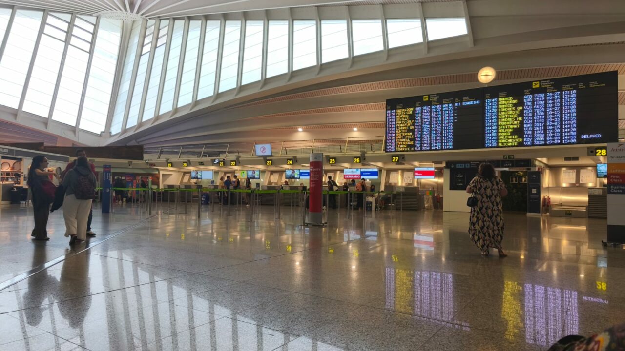 Controles en el aeropuerto de Bilbao por la crisis con Italia: qué está pasando y a quién afectan