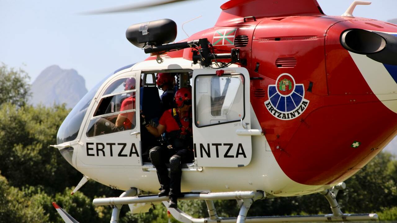 Rescatada en helicóptero tras sufrir una caída mientras hacía senderismo en el Gorbea