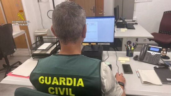 La Guardia Civil de Bizkaia investiga a una persona por presunta estafa online