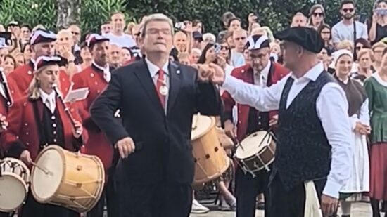 Aburto dedica su último aurresku al pueblo de Bilbao