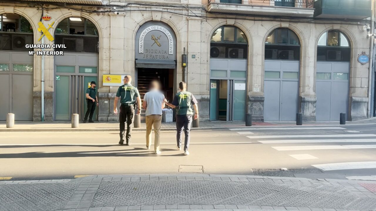 Desmantelada una red criminal especializada en estafas a empresas que operaba desde Bilbao y Castro Urdiales