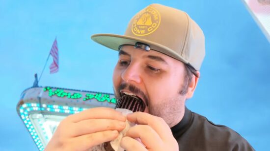 Un youtuber gastronómico prueba la comida de las barracas de Bilbao y tiene claro cuál merece la pena