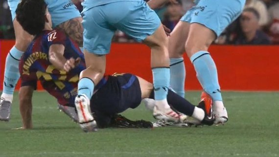 Las polémicas arbitrales rondan al Athletic: Xavi Espart mereció la roja por una dura entrada sobre Laporte