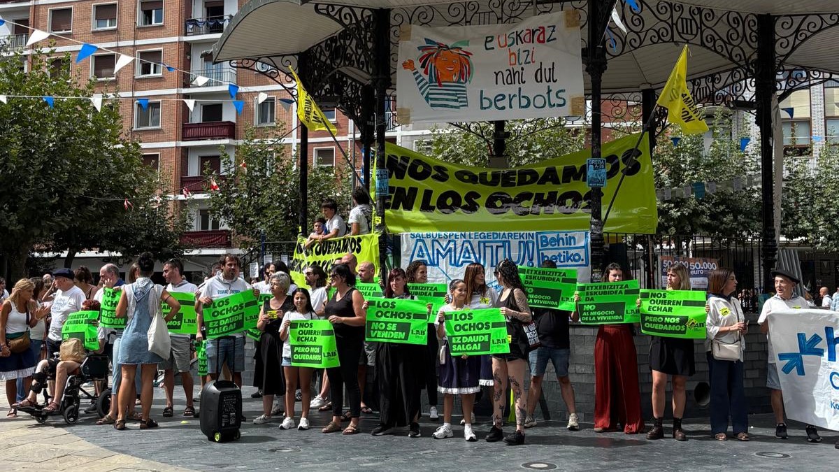 Vecinos de Tartanga denuncian la posible pérdida de sus viviendas tras la venta a un fondo buitre