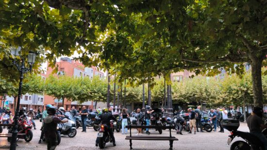 Los moteros despiden a Oskar con una emotiva marcha hasta Barakaldo