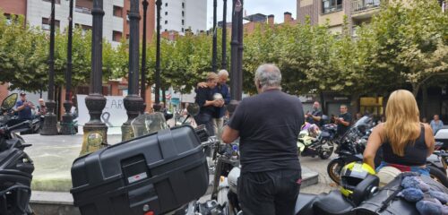 Los moteros despiden a Oskar con una emotiva marcha hasta Barakaldo