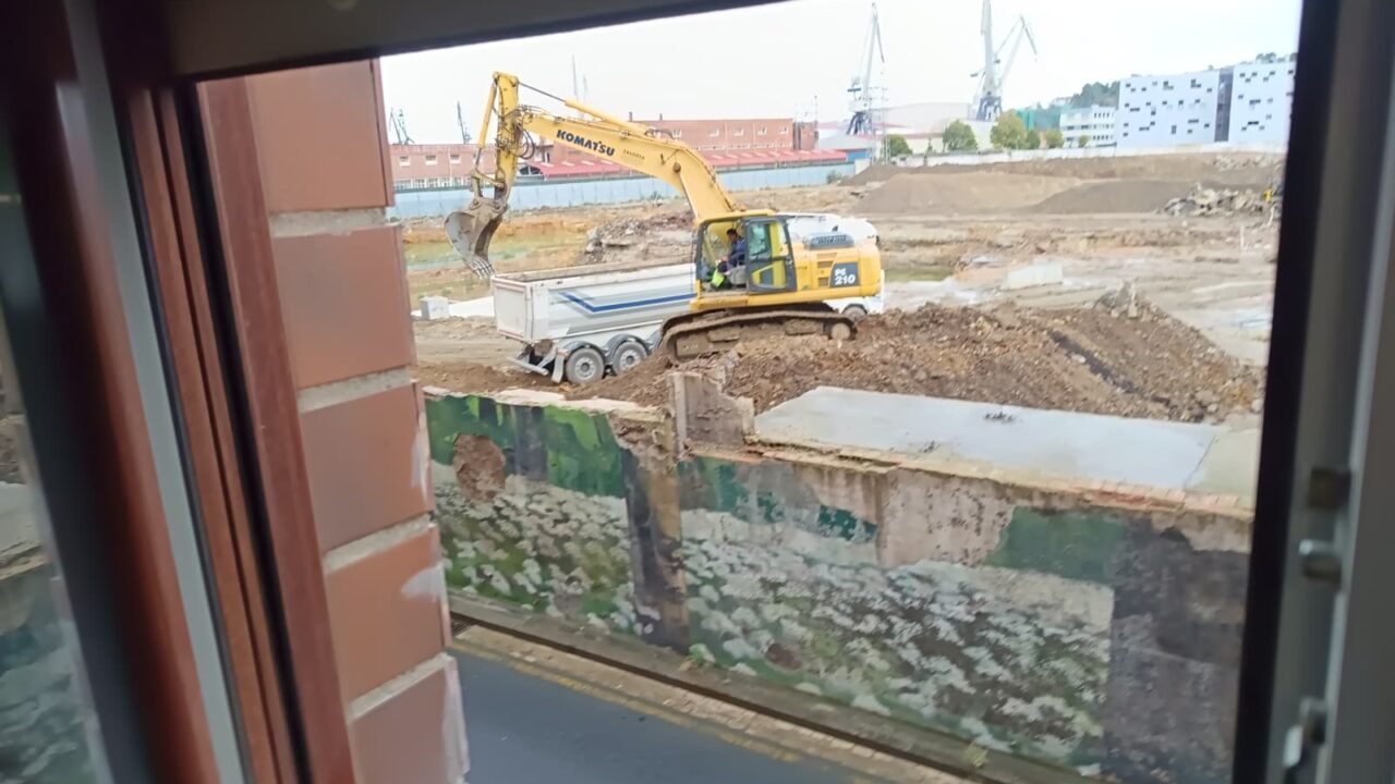 Vecinos de Erandio piden parar la descontaminación de CAESA por el polvo que llega a sus casas