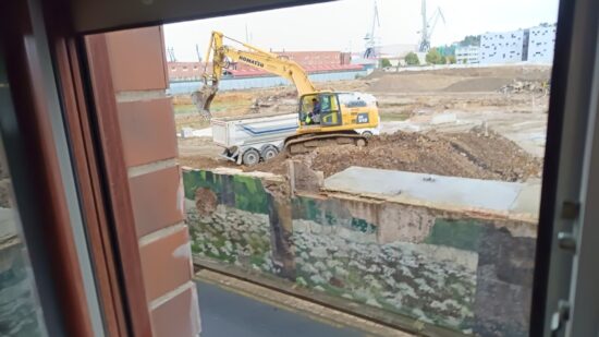 Vecinos de Erandio piden parar la descontaminación de CAESA por el polvo que llega a sus casas