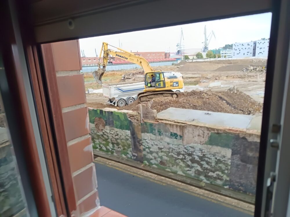 Vecinos de Erandio piden parar la descontaminación de CAESA por el polvo que llega a sus casas