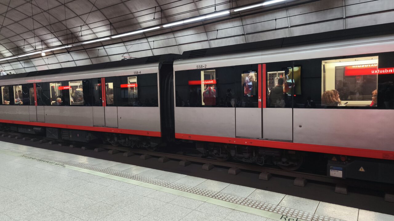 Euskadi dispara el uso del autobús urbano en julio: crece un 6,7% y Metro Bilbao suma más viajeros