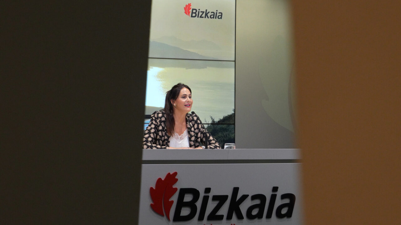 Bizkaia activa un plan de emergencia ante el colapso de la red de acogida de menores migrantes