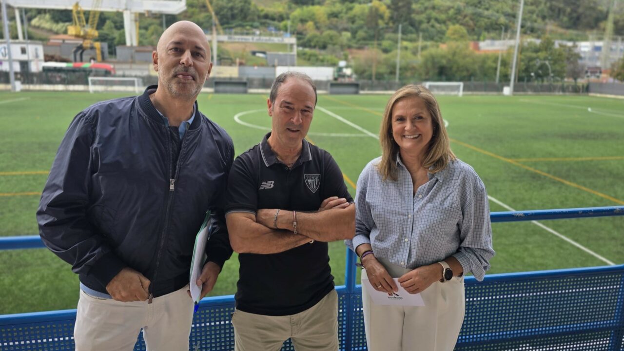 La nueva tribuna del campo de Ibarreta de Retuerto llevará el nombre de Óscar Jakue