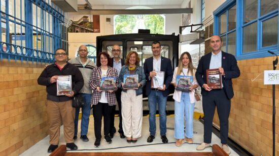 El Funicular de Larreineta vuelve a funcionar renovado y celebra sus 100 años con un libro y un cómic