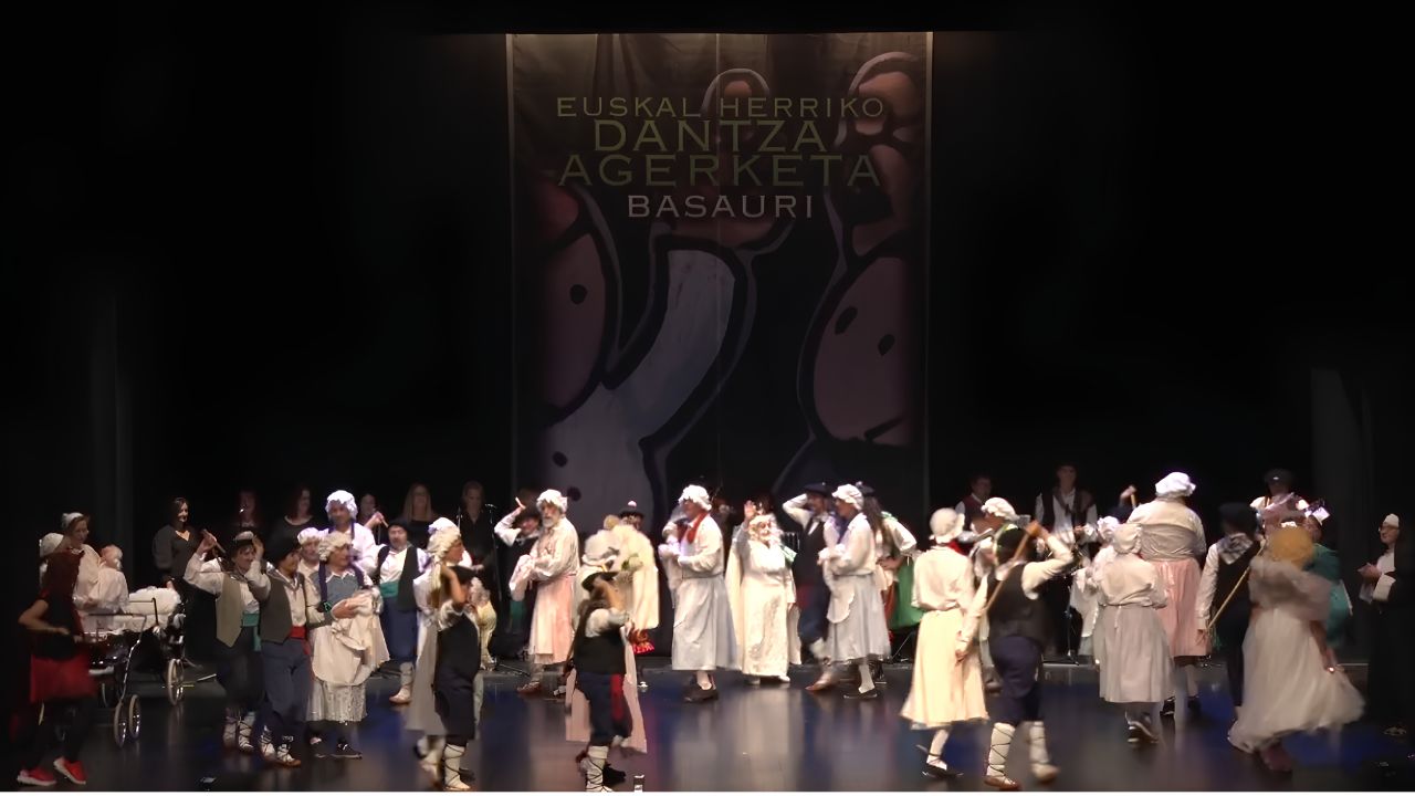 Basauri celebra este fin de semana la 54ª edición de Euskal Herriko Dantza Agerketa