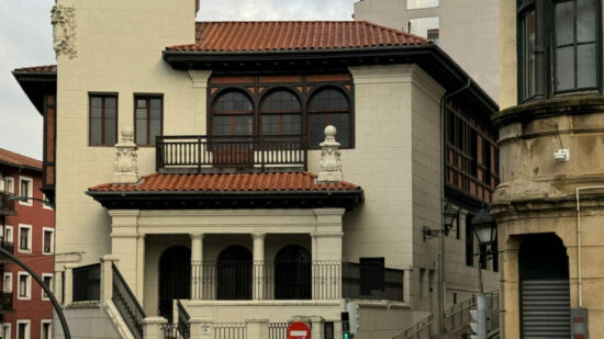Bilbao comienza las obras de la Casa de las mujeres en las antiguas escuelas de Atxuri