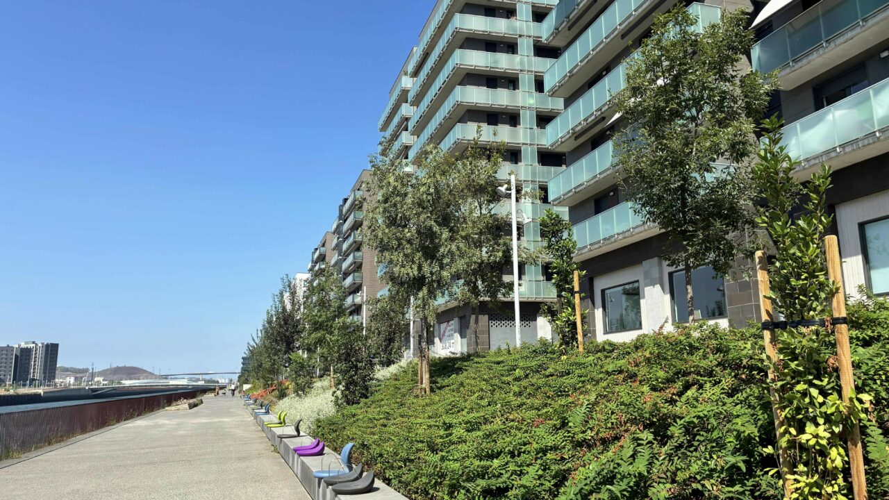 Bilbao invierte más de 600.000 euros en renovar la jardinería del Paseo del Canal