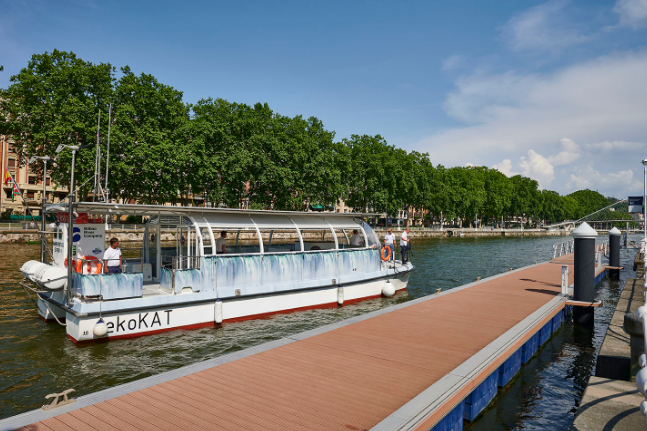 Fekoor organiza paseos en catamarán accesibles para personas con movilidad reducida por la Ría de Bilbao
