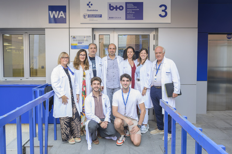 Osakidetza prueba unas gafas de realidad aumentada para ayudar a personas con alzheimer a mantener su autonomía