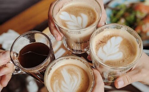 Un café para combatir la soledad y fomentar la compañía entre las personas mayores de Durango