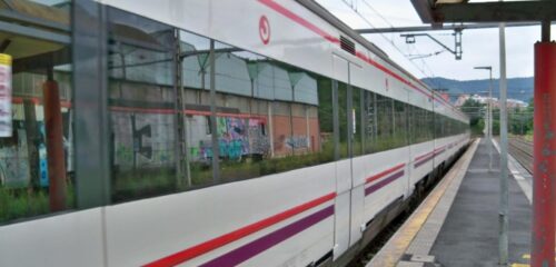 El primer tren Lottu empieza a circular en pruebas en la C3 Bilbao-Orduña