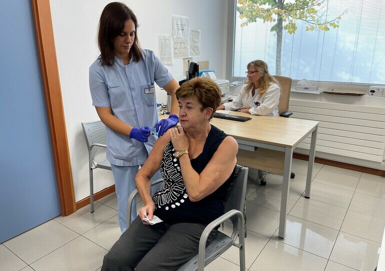 La campaña de vacunación frente a la gripe y el covid arrancará el 5 de octubre en Euskadi para la población en general