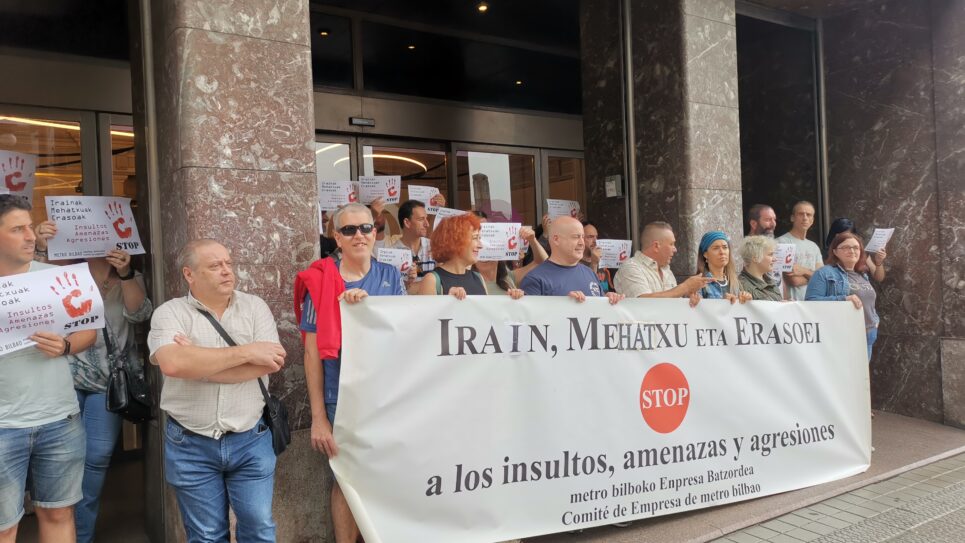 Los vigilantes de seguridad de Metro Bilbao vuelven a la calle para reclamar más protección