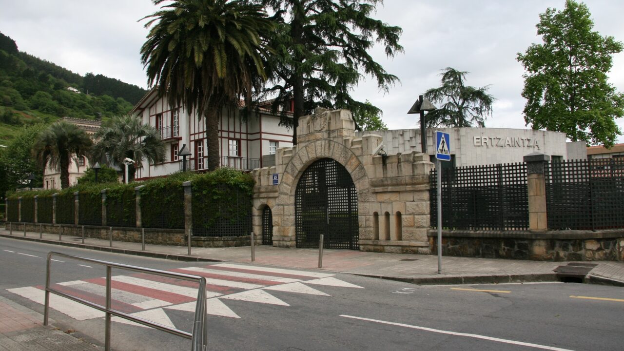 Dos detenidos en Gernika por robar cable y quemarlo en el monte para extraer cobre