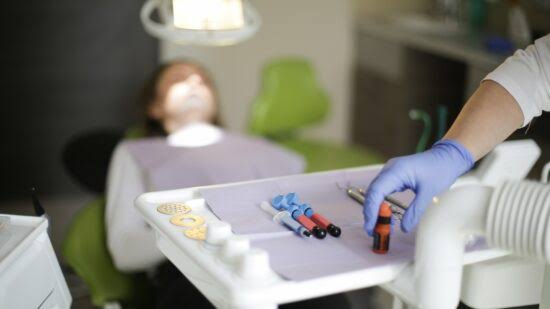 El cierre de Vivanta Dental en Euskadi deja a pacientes con tratamientos a medias según denuncia OCU