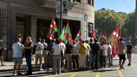 «Metro, a mí me pegan y a ti te la pela» protestan los vigilantes de seguridad del metro