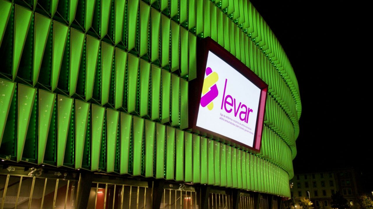 San Mamés y otros tres puntos de Bizkaia se iluminarán de verde por el Día de la Artritis
