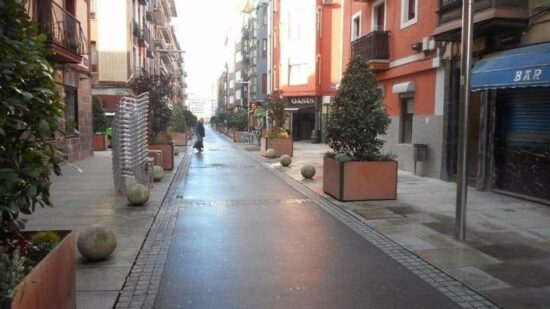 “No dormimos tranquilos”: los comerciantes de Erandio piden soluciones tras una cadena de robos