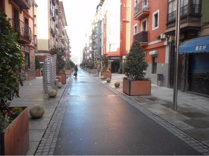 “No dormimos tranquilos”: los comerciantes de Erandio piden soluciones tras una cadena de robos