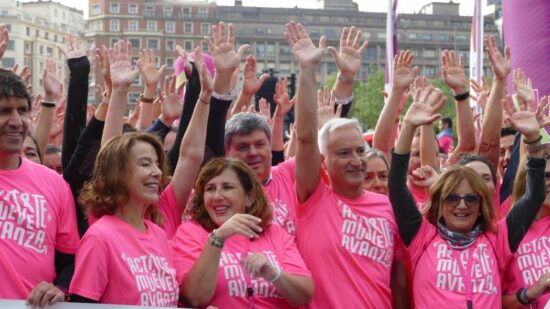 Bilbao tendrá cortes de tráfico este domingo por la Marea Rosa contra el cáncer de mama