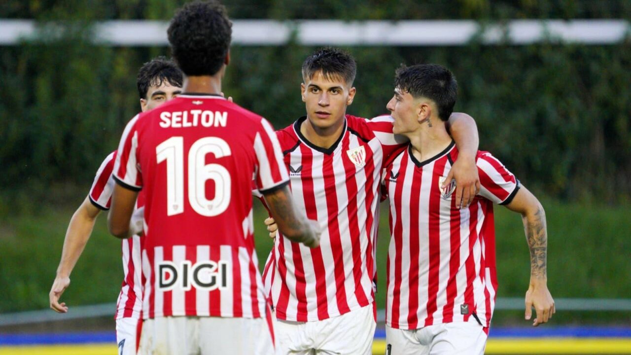 Txus Vizcay, el delantero que llama a la puerta de Edin Terzic: «Es el nueve prototípico del Athletic»