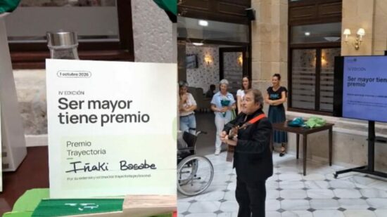 Iñaki Basabe recibe el reconocimiento a toda una vida dedicada a la música y a las personas mayores