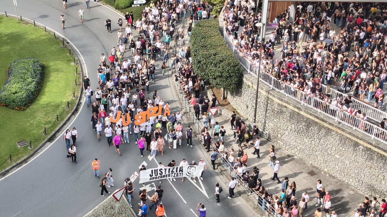 Miles de personas toman Santurtzi para exigir justicia por la muerte de Ander