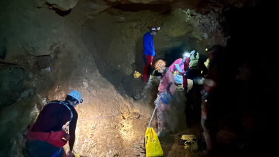 50 especialistas participan durante 11 horas en un simulacro de espeleosocorro en esta sima de Bizkaia