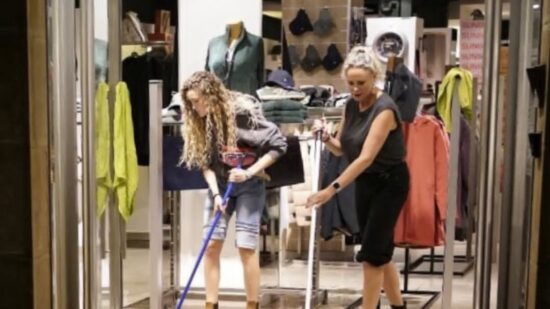 Los comercios del Casco Viejo, con el susto aún tras la riada: «La imagen de hoy será de enseres en la calle»