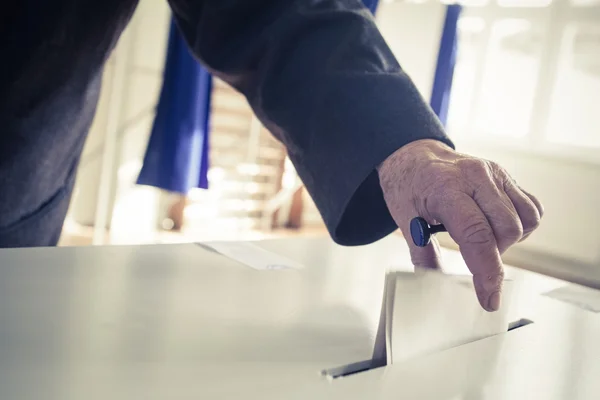 Tengo un viaje reservado el 29N: Estas son las opciones si te toca mesa electoral
