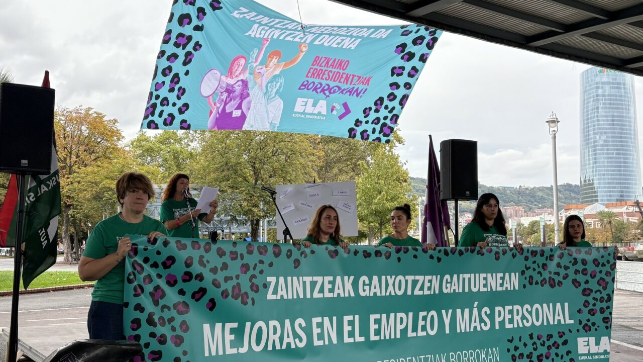 ELA presenta una nueva lona reivindicativa para las trabajadoras de las residencias de Bizkaia